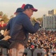 Митингде Сыймык Жапыкеев Мелис Турганбаевден микрофонду тартып алып, өзүн түртүп түшүрдү
