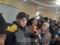 Вице-спикер Жогорку Кеңештин кезексиз жыйынынын күн тартибинде кандай маселе карала турганын билбей турганын айтты