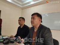 Садыр Жапаров: "Өкмөттүн иши токтоп калган жок. Легитимдүү премьер-министр катары иштеп жатам"