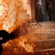 Балыкчыда көп кабаттуу үйдүн жер төлөсүндө тиричилик буюмдары өрттөнүп, 38 жаштагы аял жабыркады