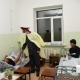 Ички иштер министринин биринчи орун басары Сүйүн Өмүрзаков митингде жарадар болгон кызматкерлерге барды