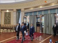 Жогорку Кеңештин кезексиз жыйынына Сооронбай Жээнбеков, Садыр Жапаров келди