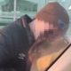 Казакстанда унаанын капотунда өбүшүп жаткан түгөйлөр полицияга жеткирилди