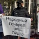 "Генералдан колуңду тарт". Бишкек шаардык сотунун алдында Курсан Асановду колдогондор чогулду