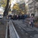 "Биздин имарат башкаларга берилет экен". Республикалык наркологиялык борбордун кызматкерлери митингге чыгышты