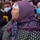 "Садага болоюн Садыр, мени карап кой, онанайын чырагым, лампочкам". Жапаровду эркелеткен апанын видеосу талкууда