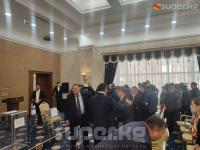 Жогорку Кеңеште спикер кызматына Талант Мамытовдун талапкерлигине добуш берилип жатат