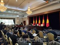 Депутат кафелерде той, аштар мурдагыдай эле өткөрүлүп жатканын айтты