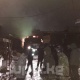 Коюу кара түтүн, жалындаган өрт, товарынан санаа тарткан соодагерлер. Өрт чыккан "Орто-Сай" базарынан сүрөт, видеолор