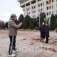 Темир тосмосу алынган Ак Үйдү көргөнү келген жарандар эмне дешет? (видео)