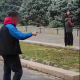 Ак Үйдүн алдында өзүн өрттөйм деген жаран бензинин төгүп салып кетип калганы белгилүү болду