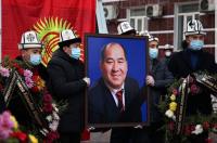 "Өмүр бизден өтүп кетсе, эл эмгектен эскерсин!". Кесиптештери Каныбек Исаковду эскерип жатышат