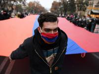 Арменияда оппозиция тарап митингге чыгып, премьер-министрдин отставкага кетүүсүн талап кылууда
