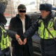 Бишкекте унаанын дөңгөлөгүн бычак менен жарууга, таксистке күч колдонууга аракет жасаган жаран кармалды