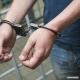 Кылмыш ишин жабууну убадалап, акча алууга шектелген опер кызматкери кармалды