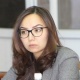 "Зөөкүрлөрдү актап жатышат". Депутат 13 жашар кызды зордуктагандарды актаган судьяга кандай чара көрүлөрүн сурады