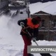 Орусияда 31 жаштагы Кыргыз жараны үйдүн чатырынын карын тазалап жатып, кулап түшүп каза болду