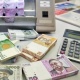 Өкмөт кенже тейлөөчү кызматкерлердин эмгек акысынын өлчөмүн эки эсе жогорулатты