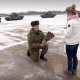 Орусияда аскер кызматкери сүйүктүүсүнүн колун 16 танктын курчоосунда сурады