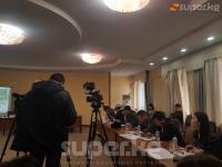 Баткен облусундагы чек ара көйгөйүнө байланыштуу коомдук-саясий талкуу өтүүдө