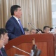 Президент: "Парламентке өтүү босоголук чегин 5-3 пайызга түшүрүп, жаштарга жол ачалы дегендер жаштарды бетине кармап жатышат"
