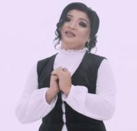 "Өзүм аткарган ырды укканда апамды эстеп ыйлап алам" дейт "Супер хитке" чыгармасы кошулган Динара Тилекеева