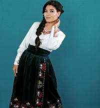 Комузчу, ырчы Гүлнур Асанова умра сапарына барып келди