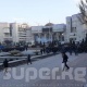 Ак Үйдү күч түзүмдөрүнүн кызматкерлери курчоого алып, митингдин катышуучуларын аянттан сүрүп чыгаруу аракеттери көрүлө баштады