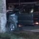 Бишкекте 66 жаштагы айдоочу рулга ээ боло албай унааларды, даракты сүзүп каза болду
