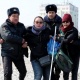 "Акцияга чыккан кыз-келиндерге бет кап тагынган жарандар кол салышты". Бишкекте өткөн "Аялдардын тилектештик маршын" дүйнөлүк басылмалар кантип чагылдырышты?