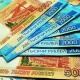 Рубль кунун жоготуп жатат. Бүгүн анын наркы сомдон дагы арзандады