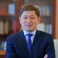 Мурдагы өкмөт башчы Сапар Исаков эгиз уулдуу болду