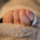 Ош облусунун Өзгөн районунда 5 миң долларга баласын сатууга аракет кылган эки эненин иши тергелип бүттү