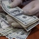 Биринчи Май райондук сотунун судьясы пара менен кармалды