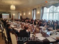 Жогорку Кеңештин эл аралык комитетинде өкмөттүн отчётун кароону башка күнгө жылдыруу сунушталууда