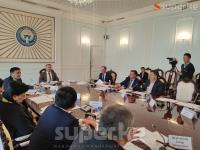 Депутат бюджеттик мекемелерде иштеген көп адамдар ипотекага доллар менен насыя алгандардын абалы эмне болорун сурады