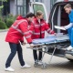 "Алкоголдук ичимдикке ууланып калган". Кантта эс-учун билбей, көчөдө жатып калган аял тууралуу Чүй ОИИББи маалымат таратты