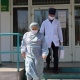 Коронавирус менен ооругандарды караган дарыгерлерге айлыгынан тышкары 46 миң 360 сом төлөнөт