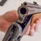 Орусияда тереземдин түбүндө ызылдап жатышты деп 5 адамды атып өлтүргөнгө шектүү кармалды