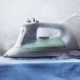 Грузияда коронавирустан коргонуу максатында базарлардын биринде акчаларды үтүктөп баштады