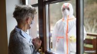 Казакстанда карылар үйүндөгү 34 кишиден коронавирус аныкталды. Ал жайда эки жаран вирустан каза болгон