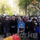 Элмирбек Иманалиевди акыркы сапарга узатуу зыйнаты. Жеңишбек Жумакадыр: "Айтышарга жанымда сен жок. Азыр мен билсең жетиммин, досум..."