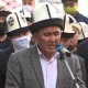 Элмирбек Иманалиевди акыркы сапарга узатуу зыйнаты. Таалай Керималиев: "Элмирбек 15 күнгө жеткидей акчасы жок, 5 килограмм ун келсе энесин көргөндөй сүйүнгөн элдин көз жашынан өлдү"