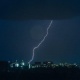 Жамгырлуу кечте кооздукту көрө билген сүрөтчү