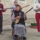 ЭЛДИК ВИДЕО: Катюшаны комузда чертип, ырдаган апанын видеосу тарады