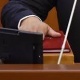 Жогорку Кеңеште жаңы депутаттар ант беришти