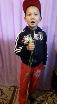 ЭЛДИК ВИДЕО: "Бир гана апамдын апасына эмес, атамдын энесине, жеңеме бардык апаларга таазим" деген бала жылмаюу тартуулады