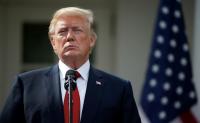 Дональд Трамп коронавирусту жугузуп албаш үчүн гидроксихлорохин ичип жатат