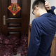 "Мендей болуп ыйлап кал!". Кытайлык кыз таштап кеткен жигитинин үйүнө 1 тонна пияз төктүрткөн