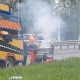 Москвада асфальт төшөп жаткан жумушчулар жол жээгинде шишкебек бышырып айыпка жыгылышты
